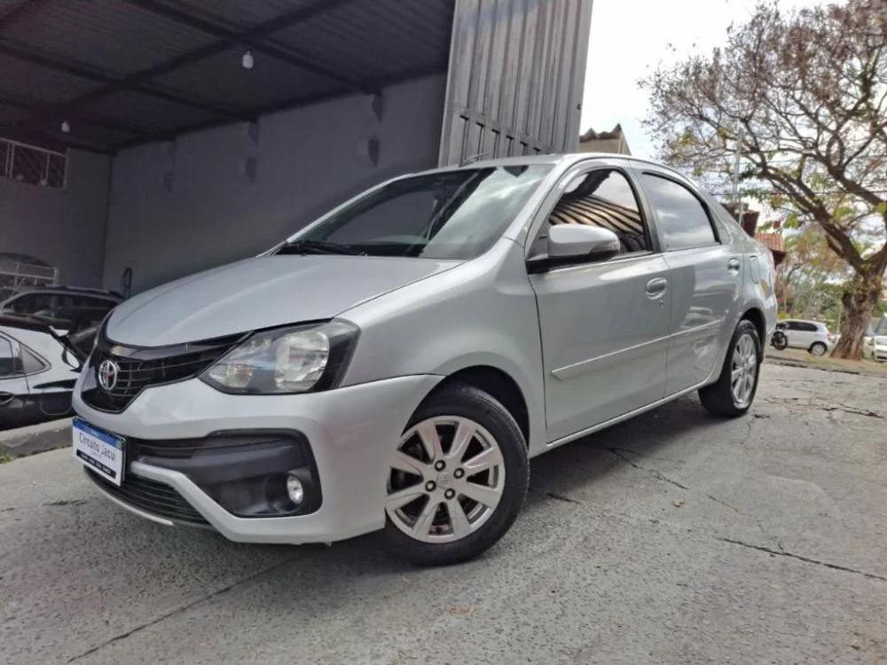 Toyota ETIOS X Plus Sedan 1.5 Flex automático.